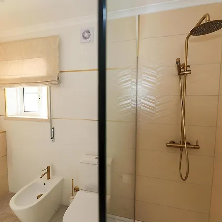 Moradia Chicharro * Назаре