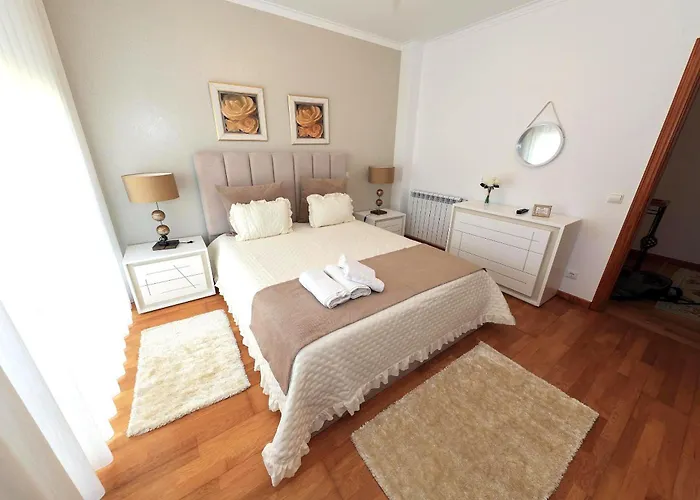 Moradia Chicharro * Назаре