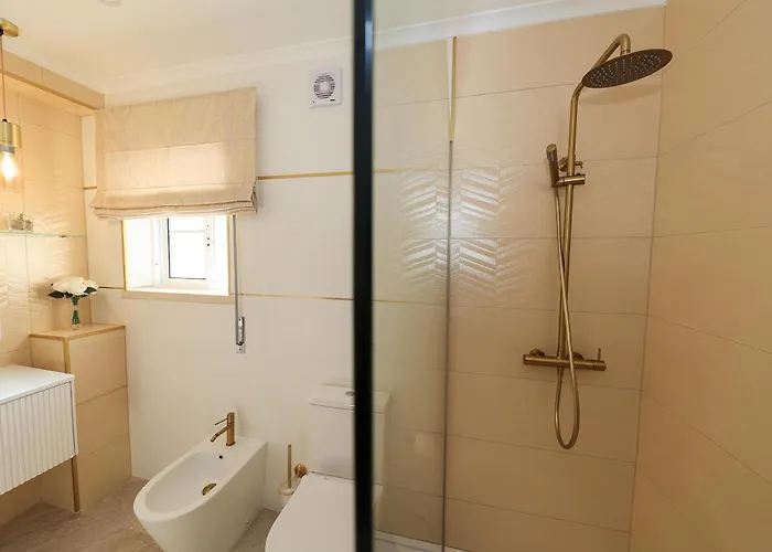 Moradia Chicharro * Назаре